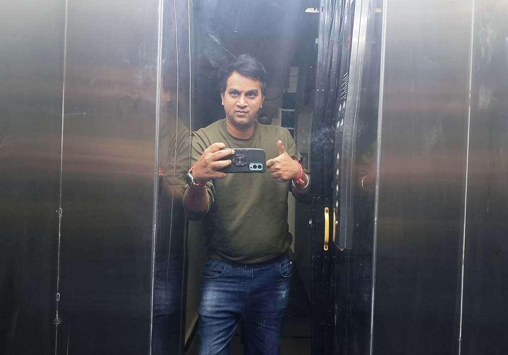 Mirrors In Elevator